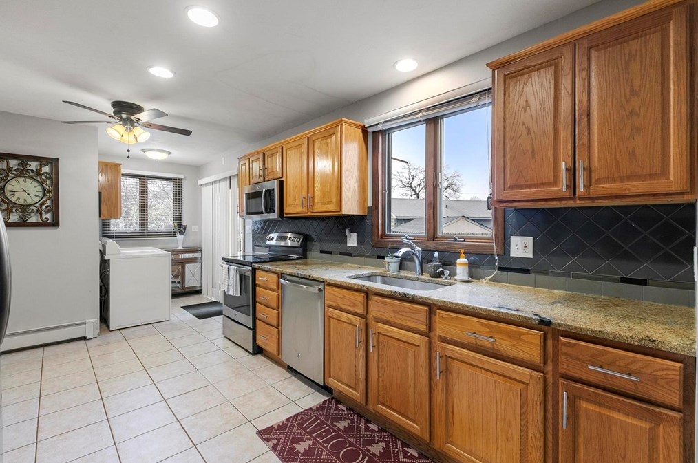 361 Lk Ave, Worcester MA 01604-1311 exterior