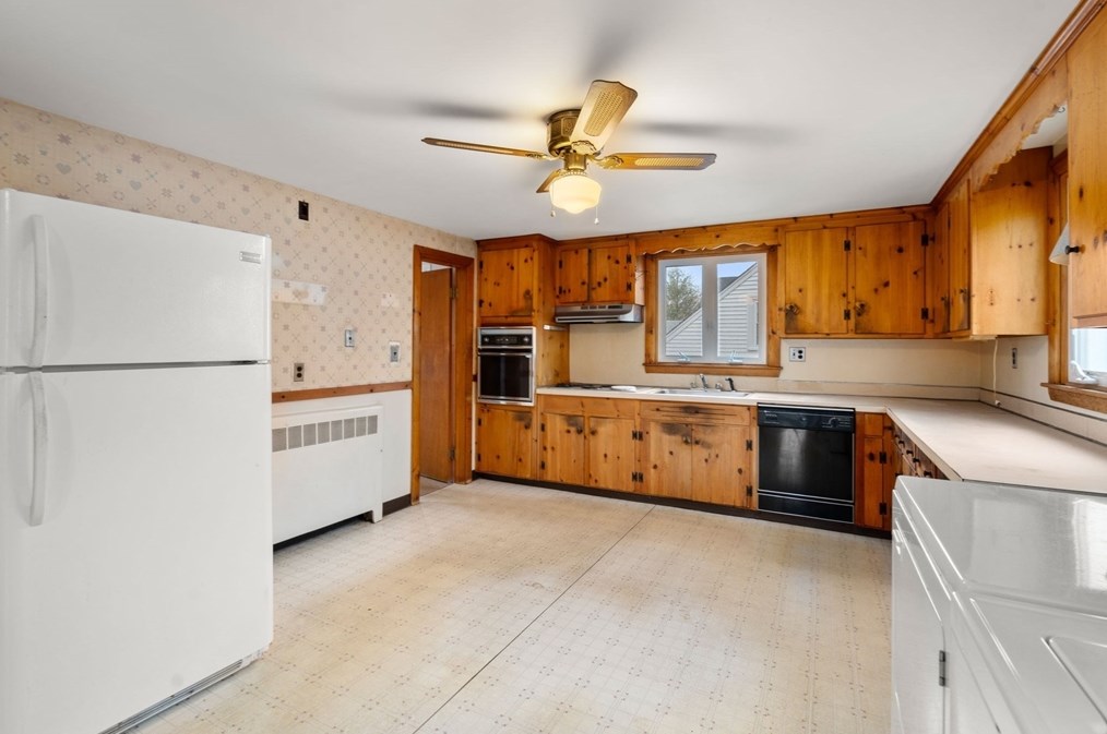 65 Roosevelt Ave, Marblehead, MA 01945-2431