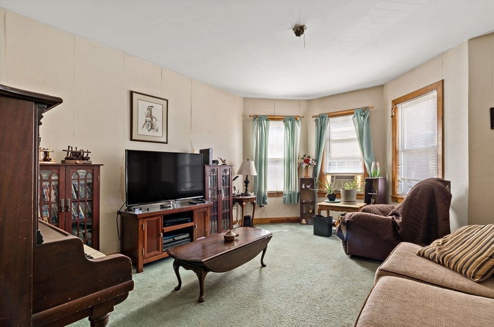 311 Collette St, New Bedford MA 02746-2422 exterior