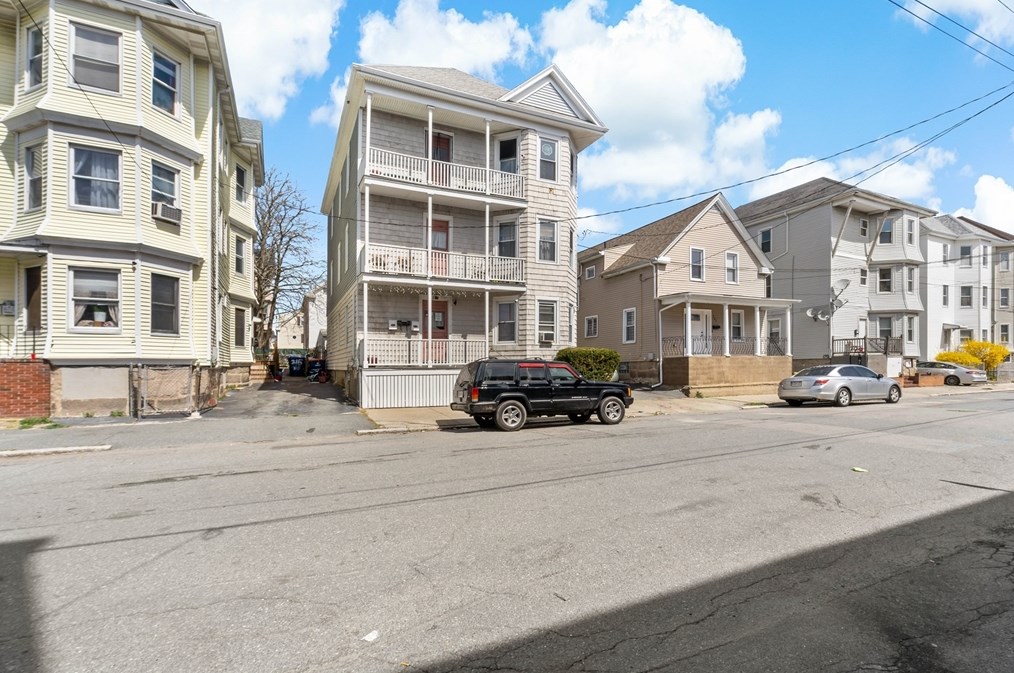 311 Collette St, New-Bedford, MA 02746 exterior