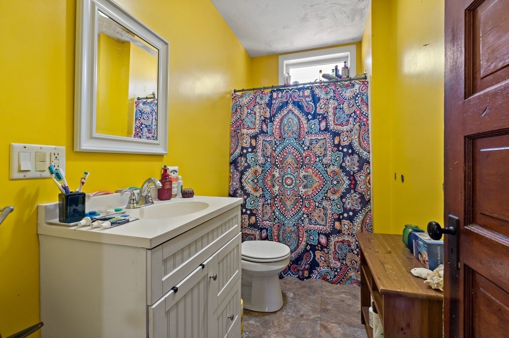 311 Collette St, New Bedford MA 02746-2422 exterior