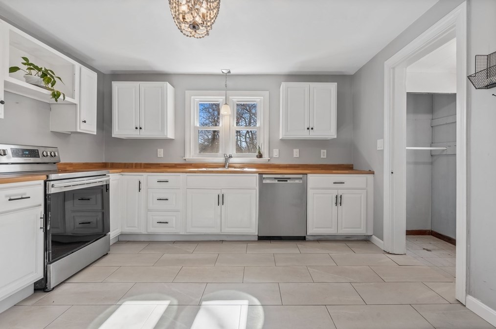 12 Hara St, Worcester MA  01604-1406 exterior