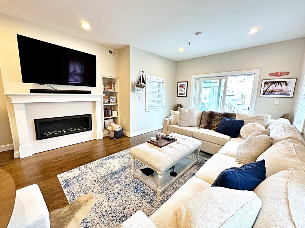 299 Sumner St #3, Boston, MA 02128