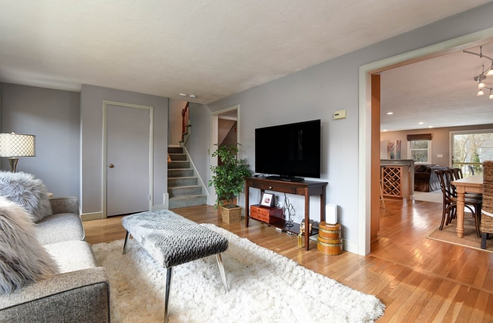 89 Edwardel Rd, Needham, MA 02492-4001