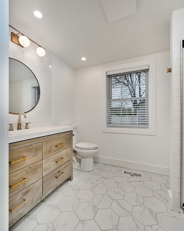 130 Delaney Ave, Chicopee MA 01013-1311 exterior