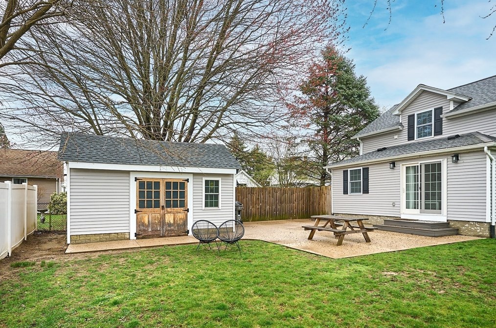 130 Delaney Ave, Chicopee MA 01013-1311 exterior