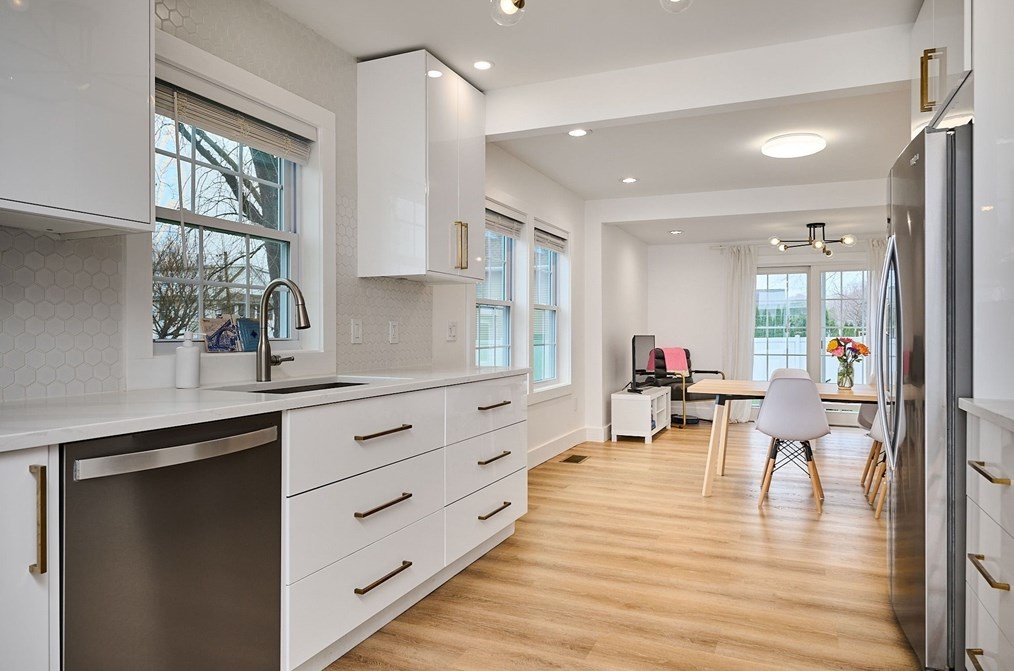 130 Delaney Ave, Chicopee MA 01013-1311 exterior