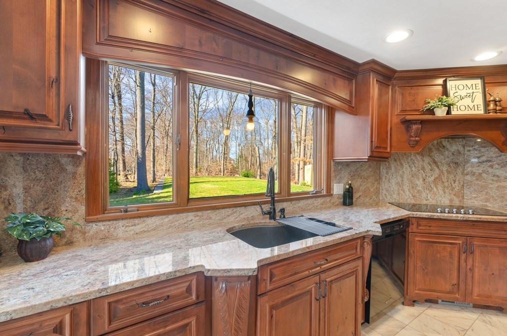 47 Hiller Dr, Seekonk MA 02771 exterior