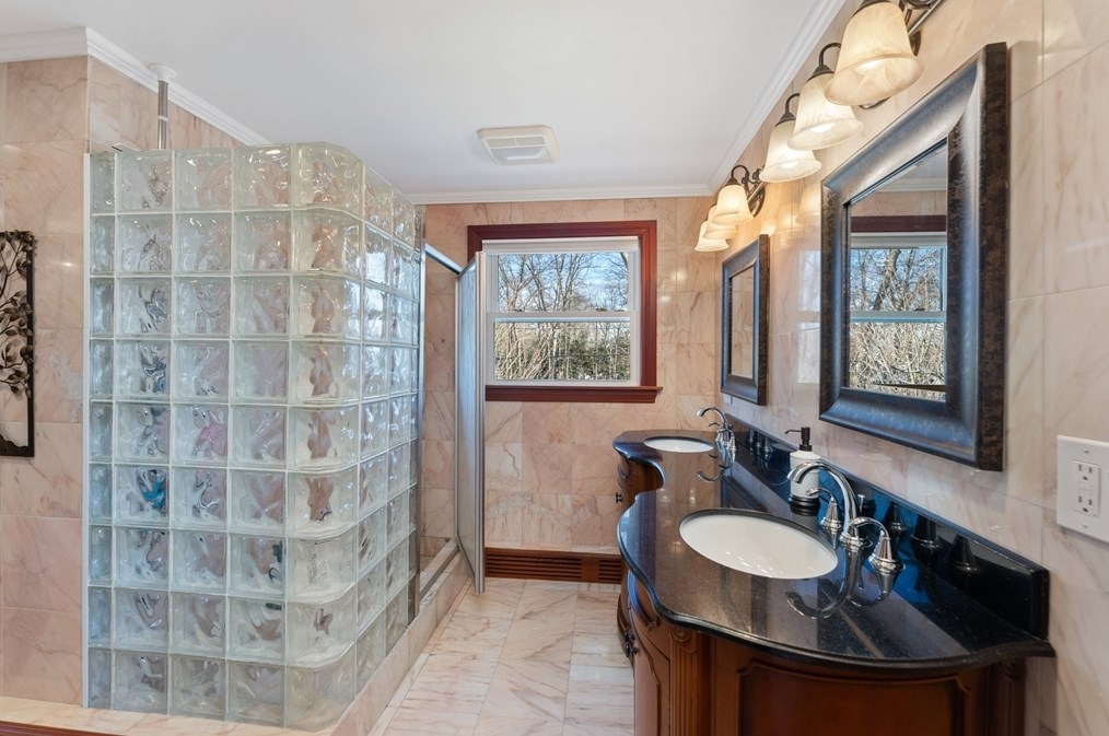 47 Hiller Dr, Seekonk MA 02771 exterior