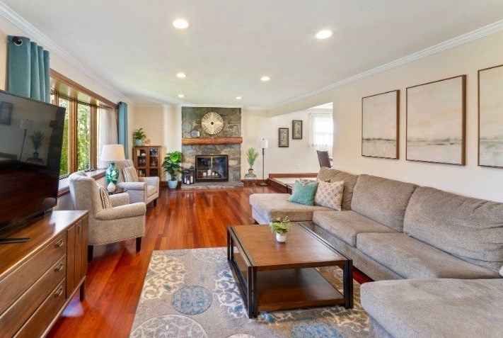 47 Hiller Dr, Seekonk MA 02771 exterior