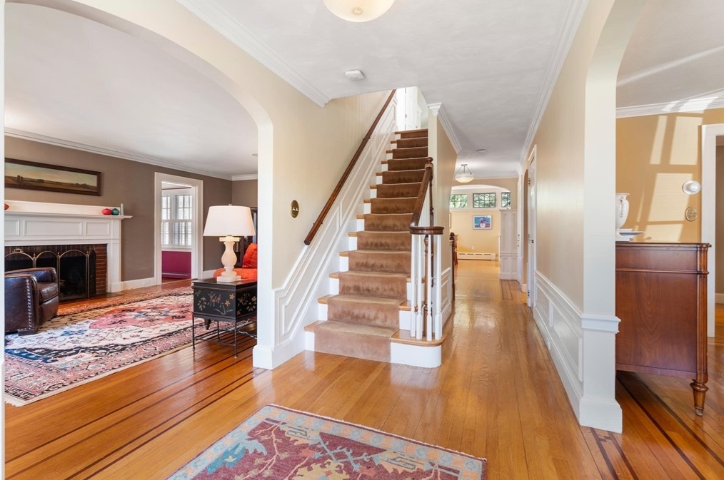 12 Graydale Cir, Newton, MA 02466