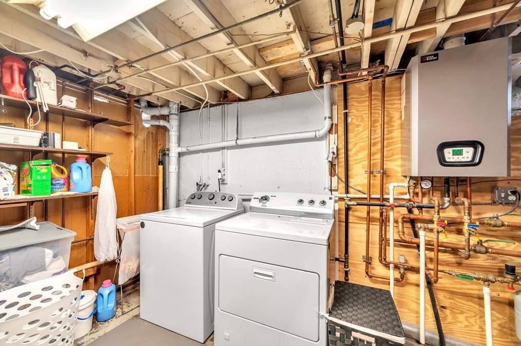 1061 Parker St, Springfield MA  01129-1062 exterior