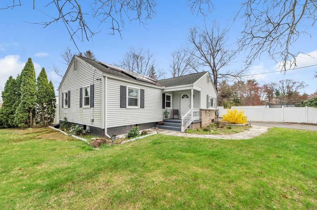 1061 Parker St, Springfield MA  01129-1062 exterior