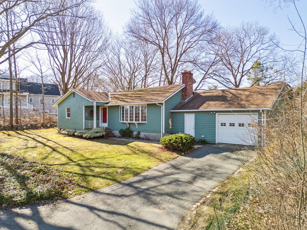 17 Hillside Rd, Gloucester, MA 01930