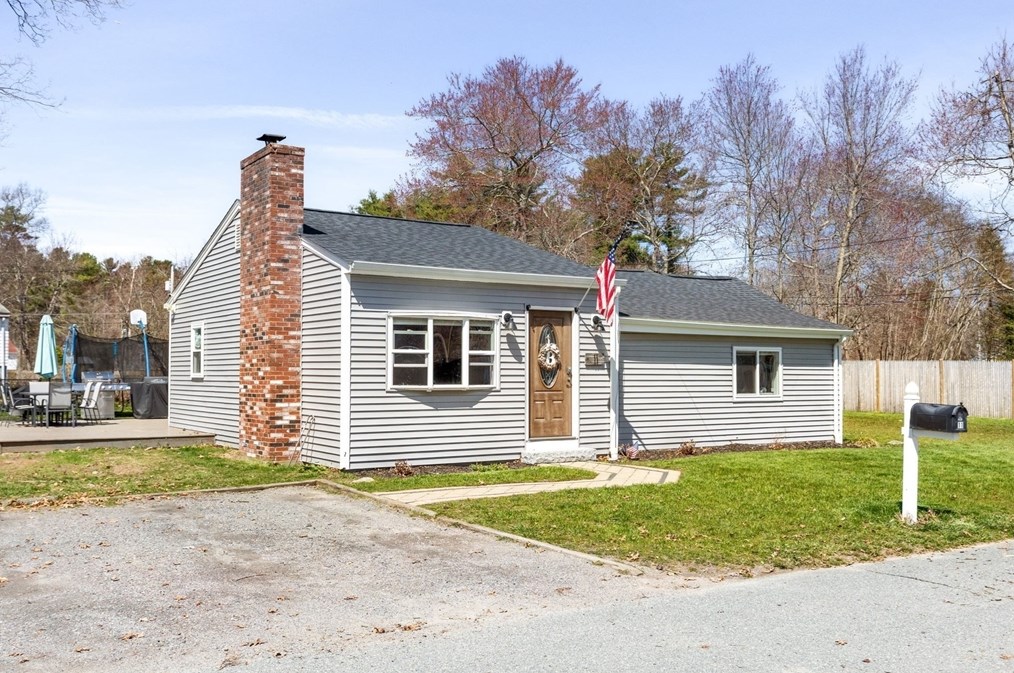 11 Mayflower Rd, Norton, MA 02766 exterior