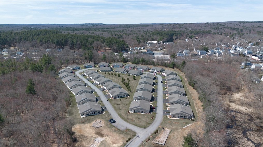 132 Rogerson Xing, Uxbridge MA  01569-1234 exterior