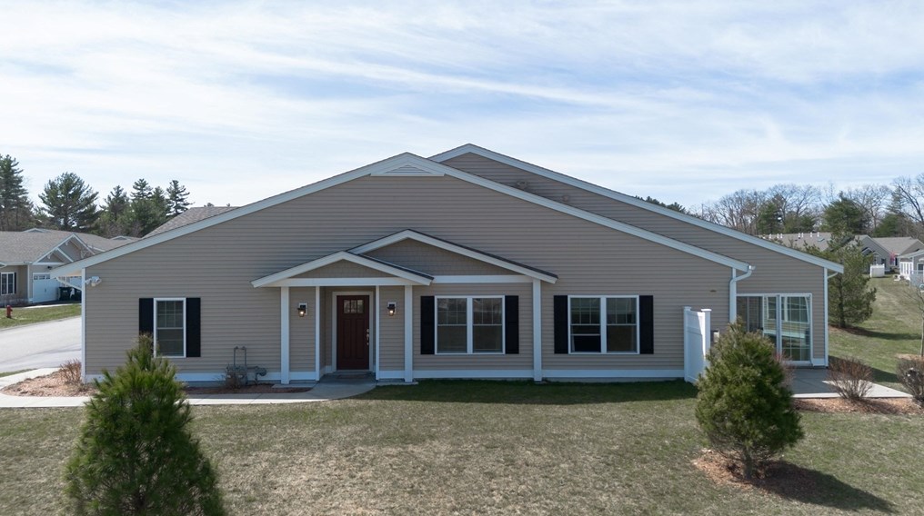 132 Rogerson Xing, Uxbridge, MA 01569 exterior