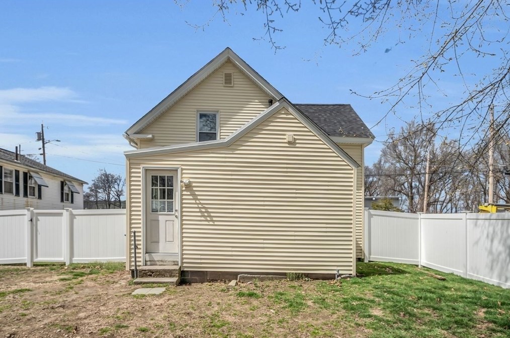 29 Battles St, Leominster MA 01453-1599 exterior