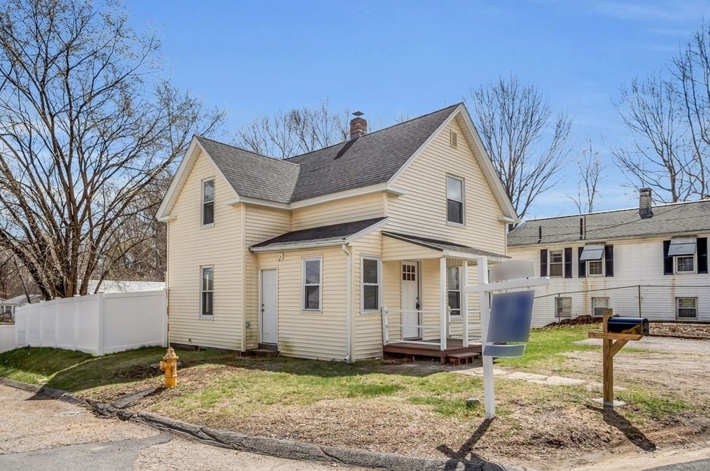 29 Battles St, Leominster MA 01453-1599 exterior