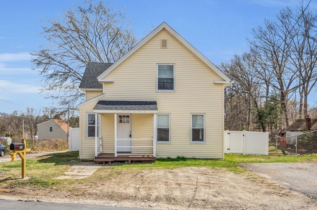 29 Battles St, Leominster MA 01453-1599 exterior