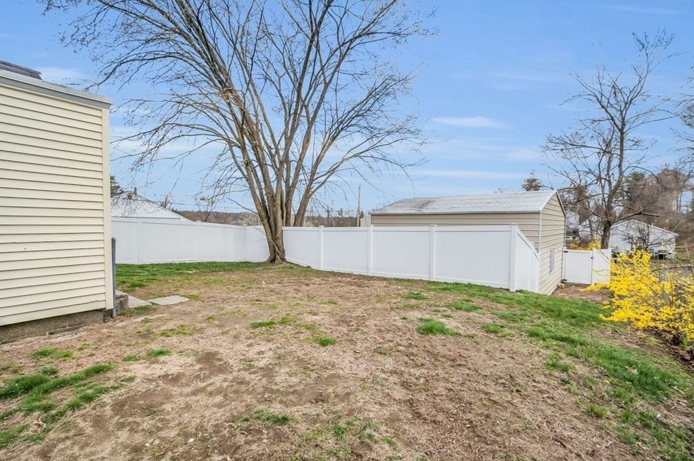 29 Battles St, Leominster MA 01453-1599 exterior