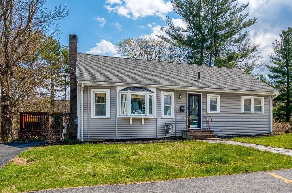 247 Ridgewood Dr, Norwood, MA 02062 exterior