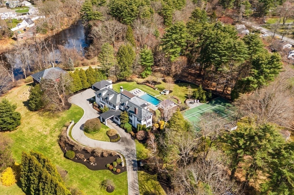 15 Mansion Dr, Topsfield MA 01983-1109 exterior