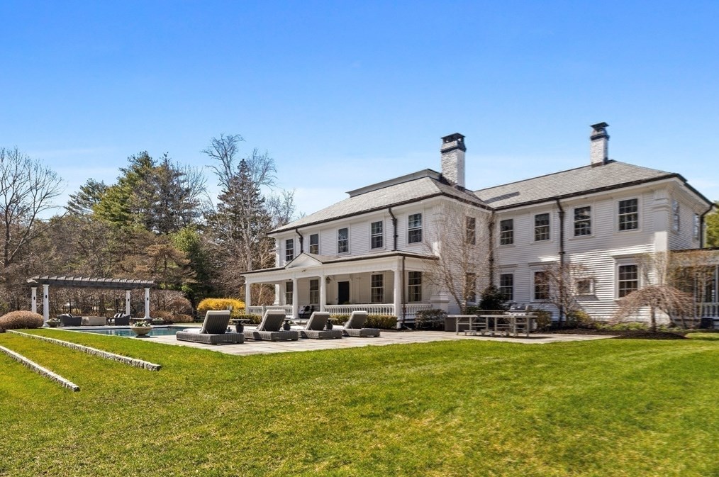 15 Mansion Dr, Topsfield MA 01983-1109 exterior