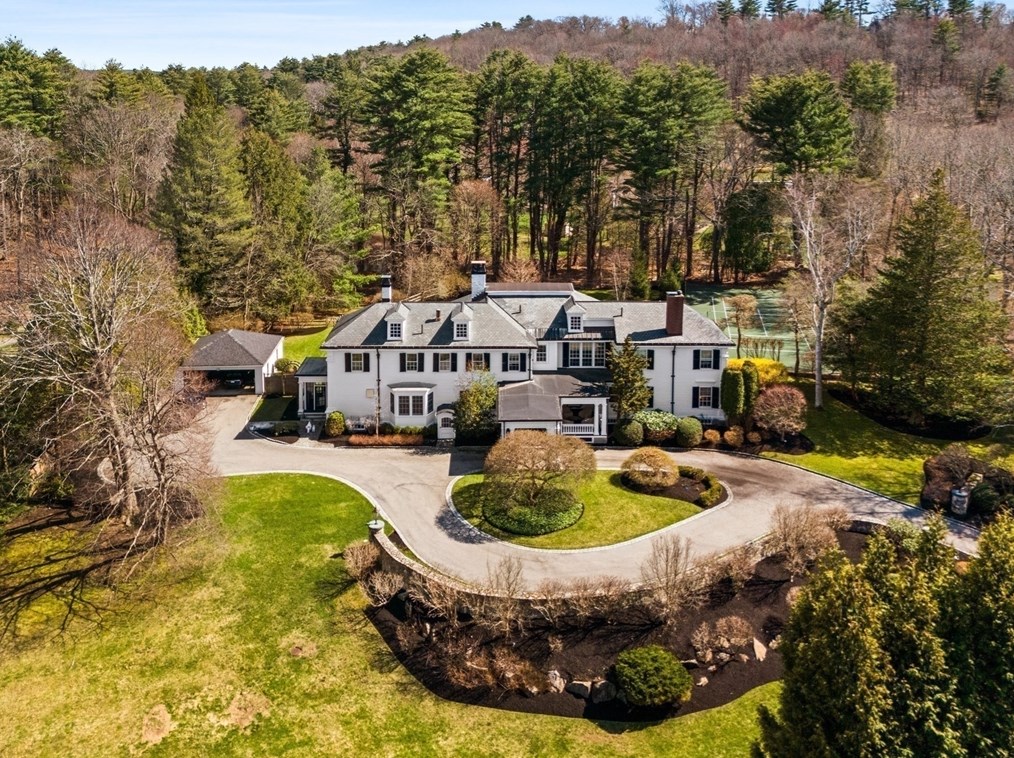 15 Mansion Dr, Topsfield MA 01983-1109 exterior