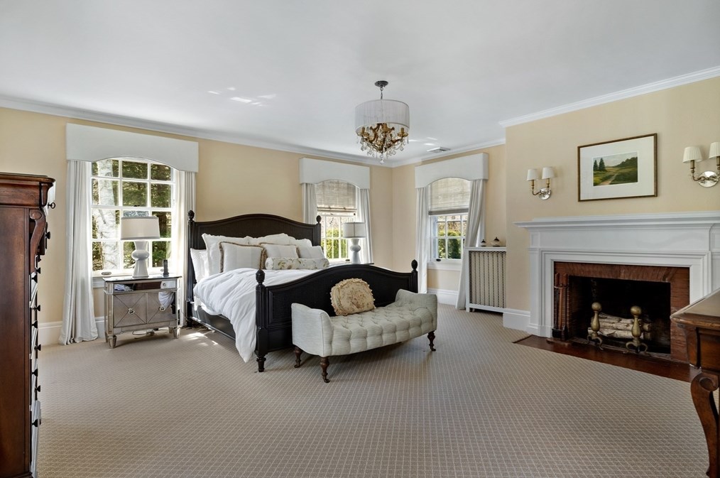 15 Mansion Dr, Topsfield MA 01983-1109 exterior