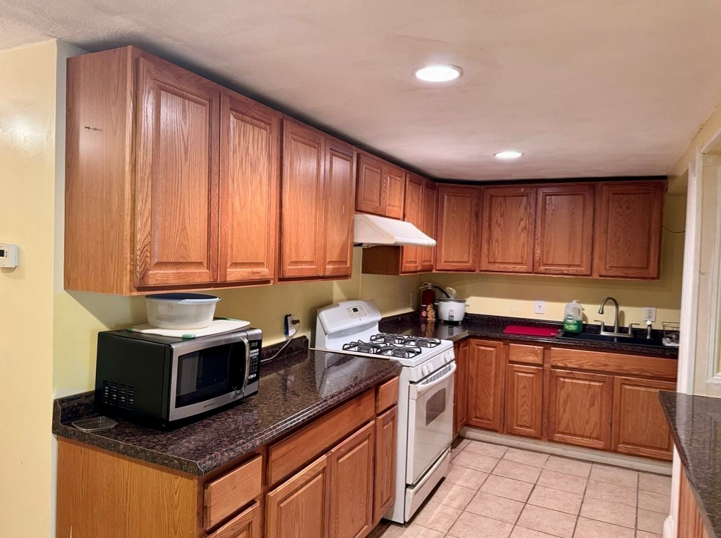 222 Main St, Haverhill MA 01833-2009 exterior