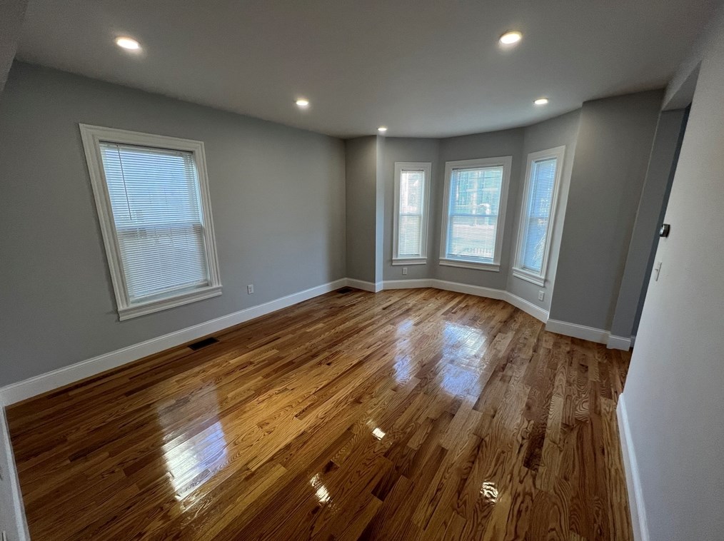 374 Oxford St #1, Cambridge, MA 02140