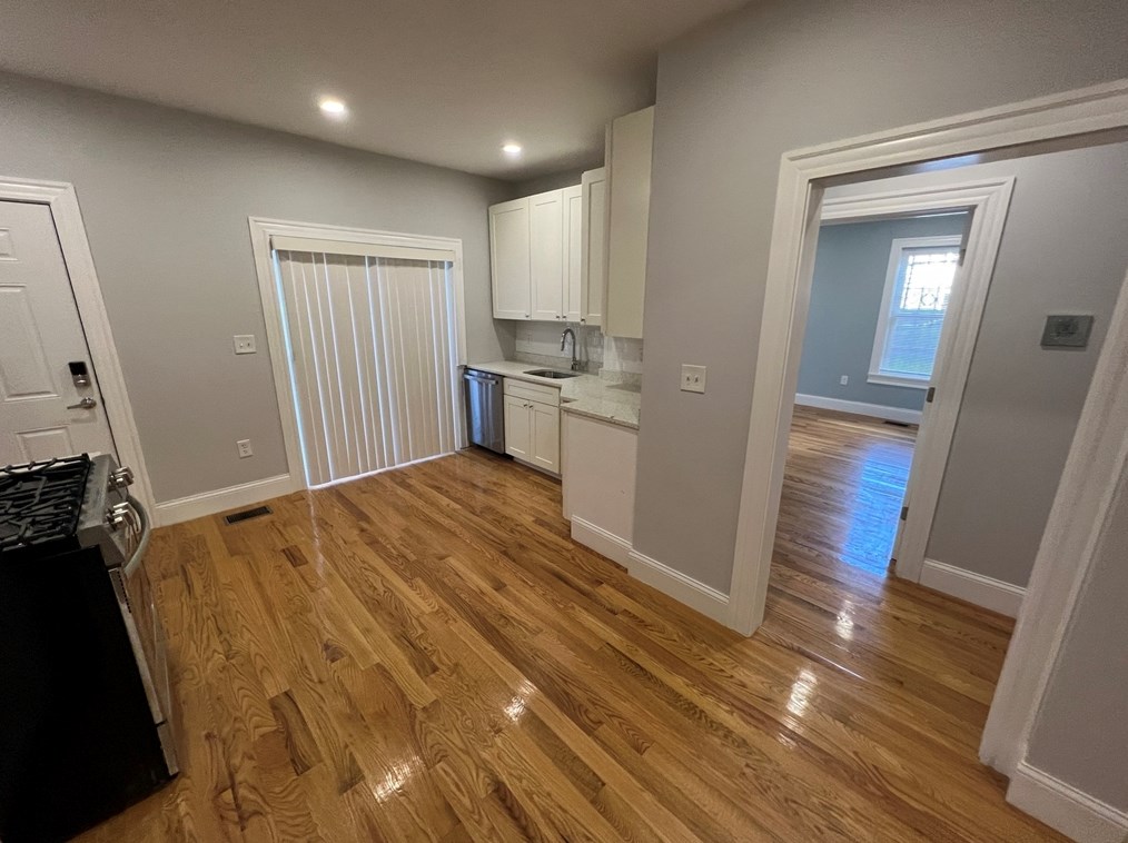 374 Oxford St #2, Cambridge, MA 02140