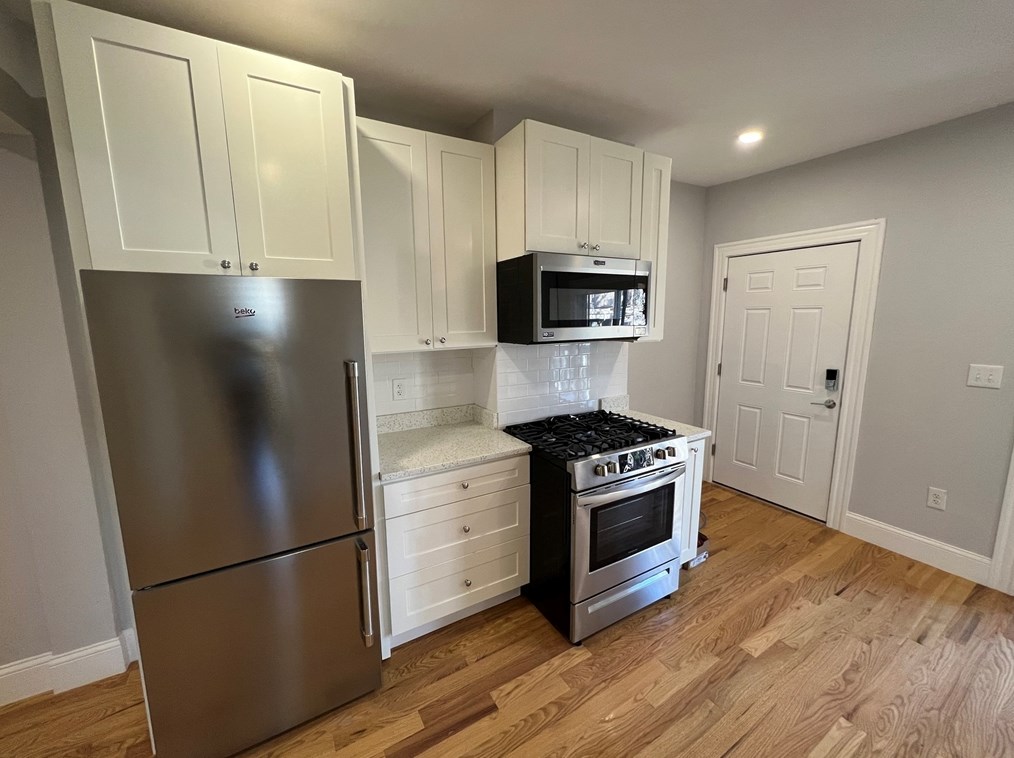 374 Oxford St #4, Cambridge, MA 02140