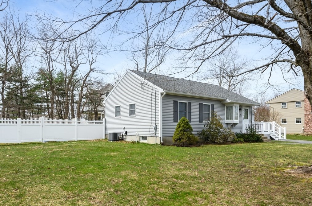 5 Phillips Dr, Plum Island, MA 01950