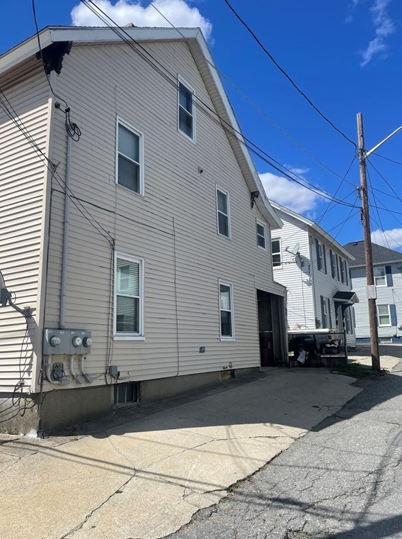 153 Cross St, Lowell MA 01854-4243 exterior