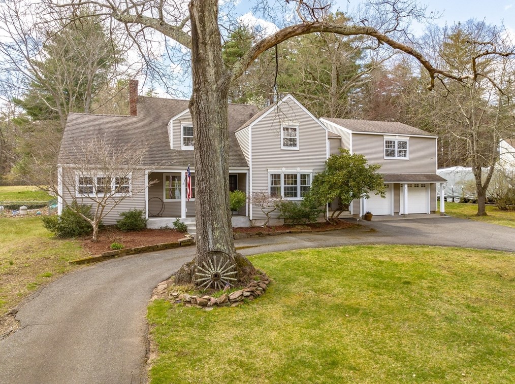 27 Lee St, East Longmeadow, MA 01028-3132