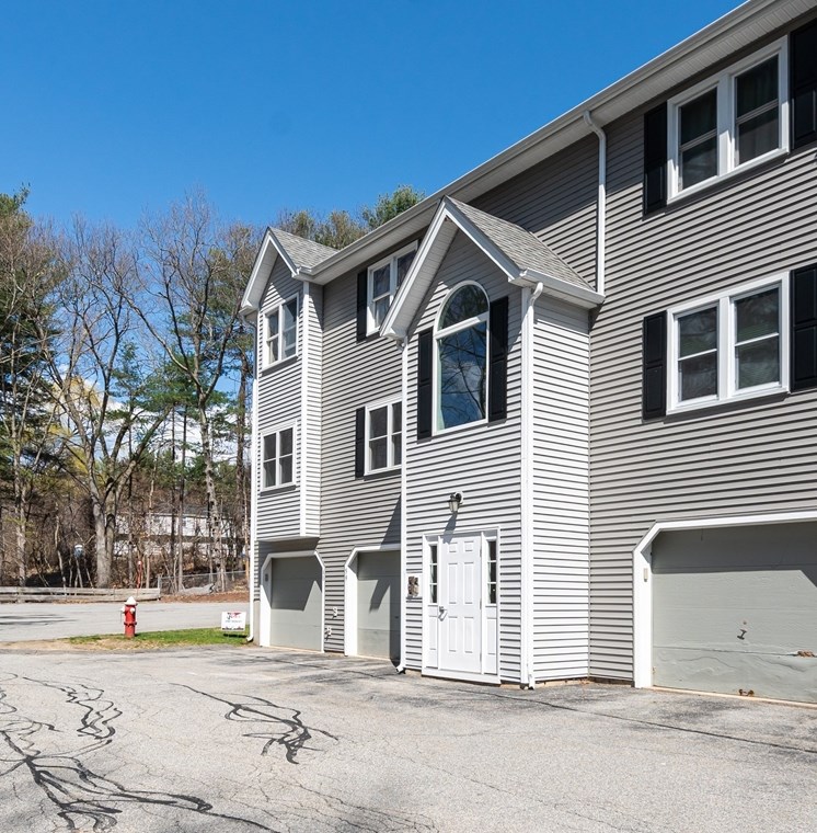 124 Tennis Plaza Rd #59, Dracut, MA 01826