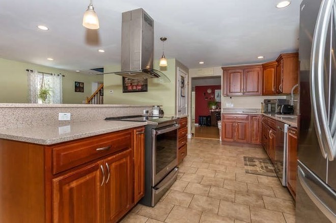 41 Oak St, Norton, MA 02766-1103