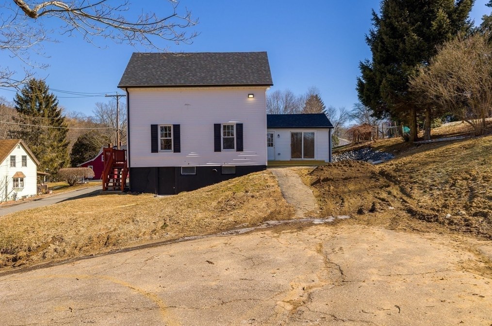 21 Warren St, North Brookfield MA  01535-1508 exterior