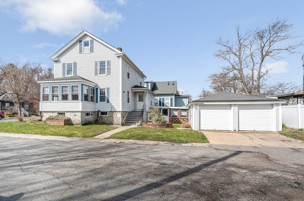 565 Princeton Blvd, Lowell, MA 01851 exterior