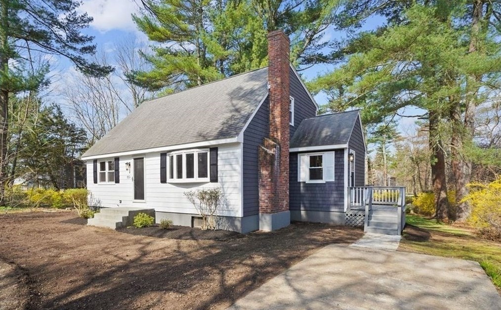 115 Essex St, Mansfield MA  02048-3202 exterior