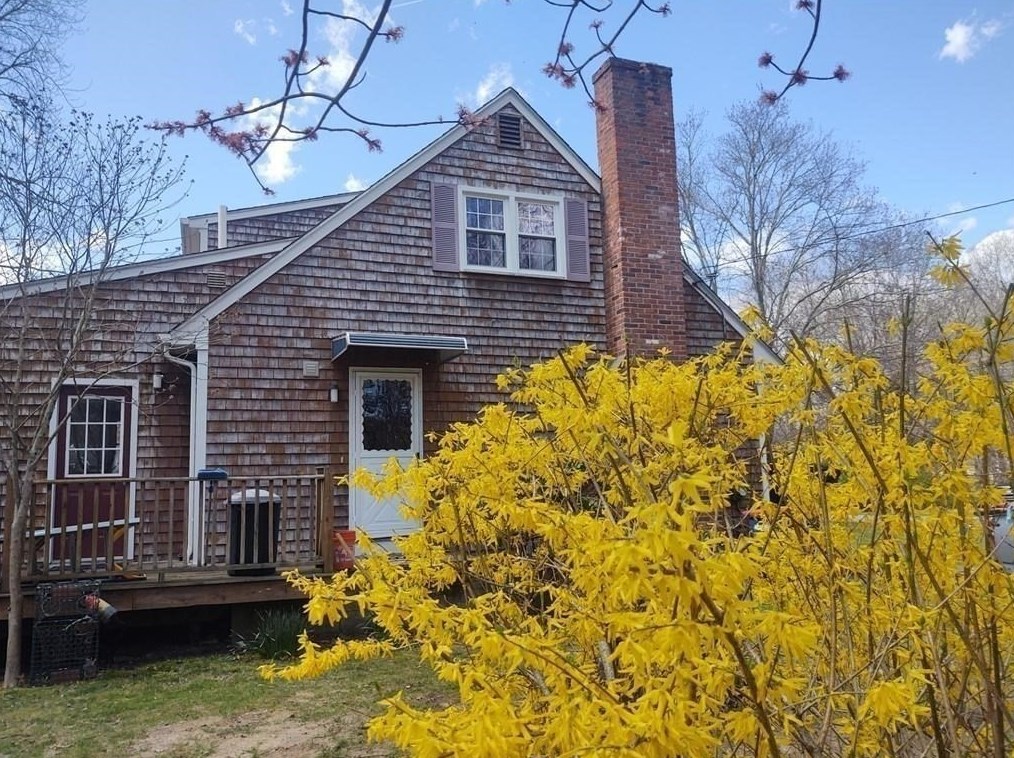 8 Birch St, Seekonk MA 02771-4901 exterior