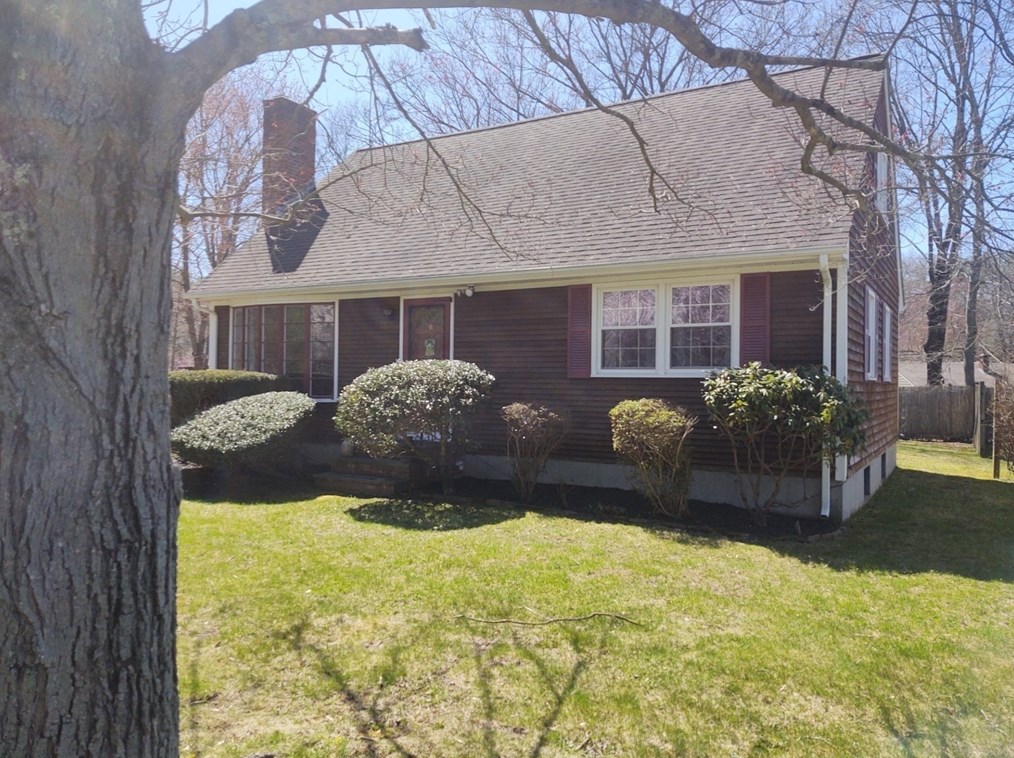 8 Birch St, Seekonk MA 02771-4901 exterior