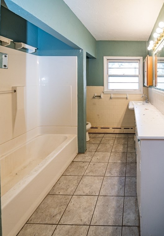 252 Thompson Rd, Webster MA  01570-1507 exterior