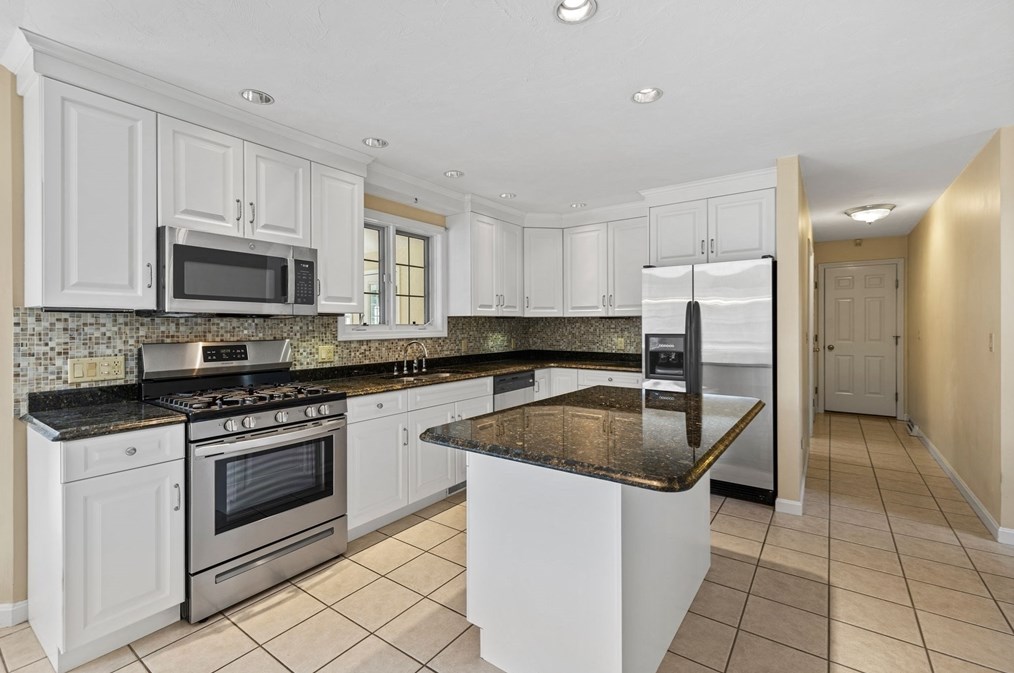 68 Pln St, Norton MA  02766-2818 exterior