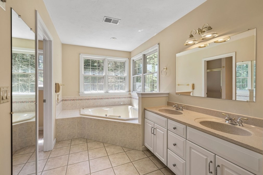 68 Pln St, Norton MA  02766-2818 exterior