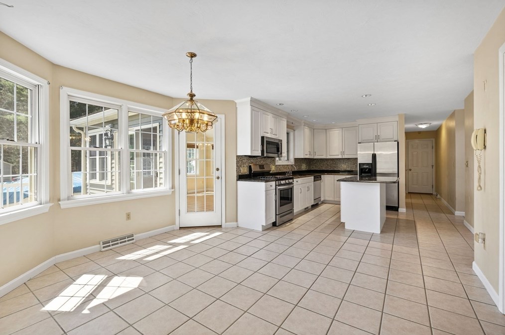 68 Pln St, Norton MA  02766-2818 exterior