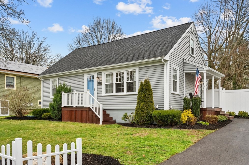11 Philip St, Fairhaven, MA 02719 exterior