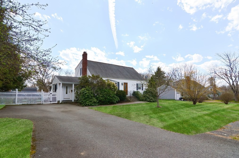 11 Clark Rd, Millis, MA 02054 exterior